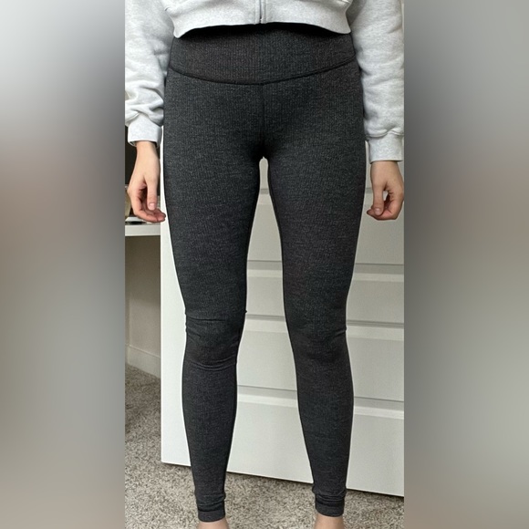 Printed Gray Lululemon Leggings in size 4 - High Rise - Picture 4 of 4